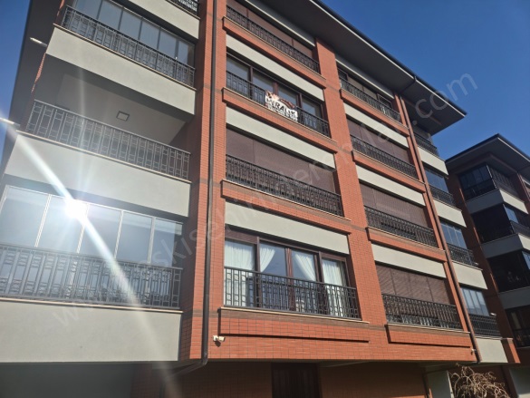 Sümer Mah. Odunpazarı Kiralık Daire |  4+1 Oda | 245M2 Yıllık 55.000Tl | 3. Kat | Doğalgaz(Kombi) | 2 Banyo | 4 Yatak Odası Resim-2