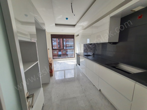 Sümer Mah. Odunpazarı Kiralık Daire |  4+1 Oda | 190M2 Aylık 55.000Tl | 2. Kat | Yerden Isıtma | 2 Banyo | 4 Yatak Odası Resim-5