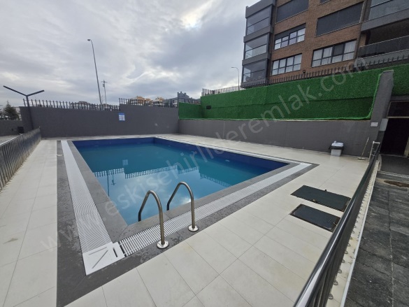 Batıkent Mah. Tepebaşı Kiralık Daire |  4+1 Oda | 190M2 Aylık 55.000Tl  Krediye Uygun  | 1. Kat | Yerden Isıtma | 2 Banyo | 4 Yatak Odası Resim-3