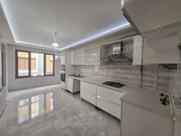 Deliklitaş Mah. Odunpazarı Satılık Daire |  4+1 Oda | 190M2 10.500.000Tl  Krediye Uygun  | 1. Kat | Doğalgaz(Kombi) | 2 Banyo | 4 Yatak Odası Resim-3