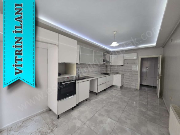 Deliklitaş Mah. Odunpazarı Satılık Daire |  4+1 Oda | 190M2 9.950.000Tl  Krediye Uygun  | 1. Kat | Doğalgaz(Kombi) | 2 Banyo | 4 Yatak Odası Resim-3