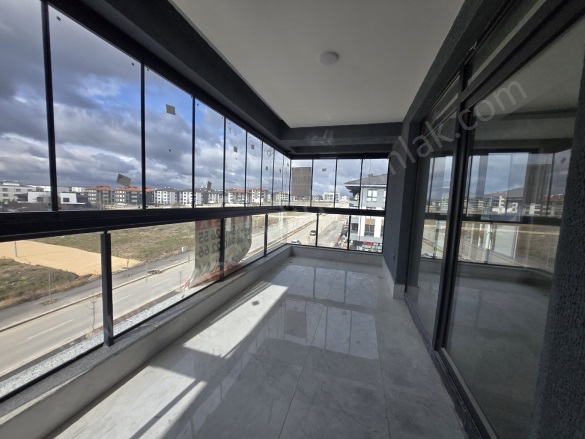 Aşağı Söğütönü Mah. Tepebaşı Kiralık Daire |  3+1 Oda | 160M2 Aylık 45.000Tl  Krediye Uygun  | 3. Kat | Yerden Isıtma | 2 Banyo | 3 Yatak Odası Resim-3