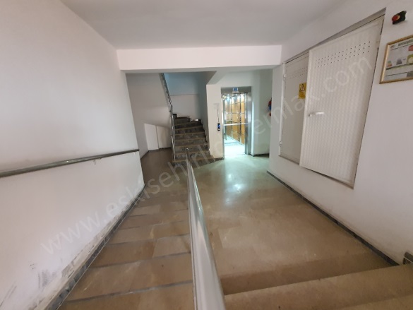 Sütlüce Mah. Tepebaşı Kiralık Daire |  2+1 Oda | 90M2 Aylık 15.000Tl | 1. Kat | Doğalgaz(Kombi) | 1 Banyo | 2 Yatak Odası Resim-3