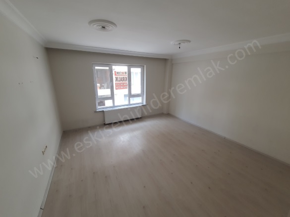 Sütlüce Mah. Tepebaşı Kiralık Daire |  2+1 Oda | 90M2 Aylık 15.000Tl | 1. Kat | Doğalgaz(Kombi) | 1 Banyo | 2 Yatak Odası Resim-5