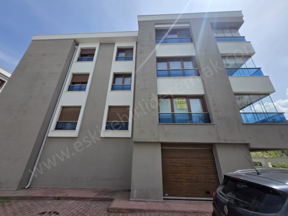 Batıkent Mah. Tepebaşı Satılık Daire |  3+1 Oda | 170M2 9.250.000Tl  Krediye Uygun  | 1. Kat | Doğalgaz(Kombi) | 2 Banyo | 3 Yatak Odası Resim-2