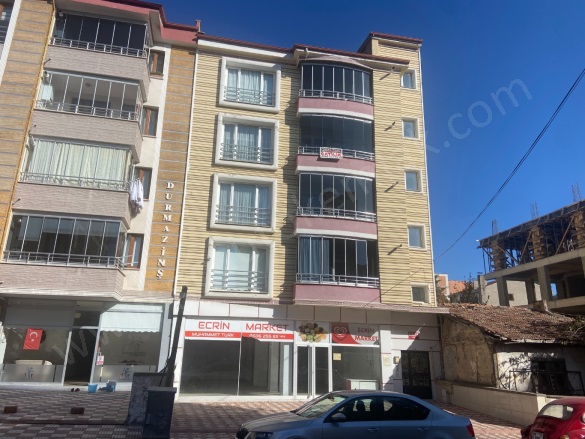 Sofular Mah. Merzifon Satılık Daire |  3+1 Oda | 155M2 3.750.000Tl  Krediye Uygun  | 4. Kat | Doğalgaz(Kombi) | 2 Banyo | 2 Yatak Odası Resim-2