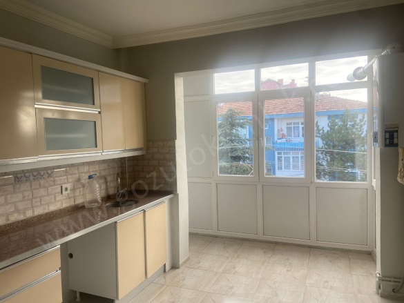 Harmanlar Mah. Merzifon Satılık Bina |  3+1 Oda | 130M2 4.550.000Tl  Krediye Uygun  | 3. Kat | Doğalgaz(Kombi) | 1 Banyo | 2 Yatak Odası Resim-3