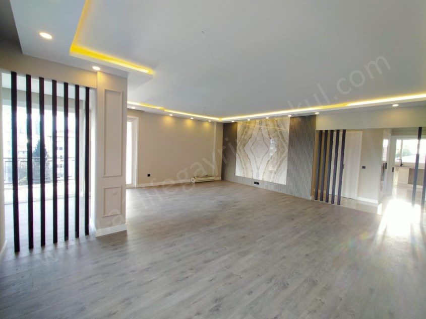 SUADİYE CADDEYE YAKIN ULTRALUX 4+1 DAİRE!!