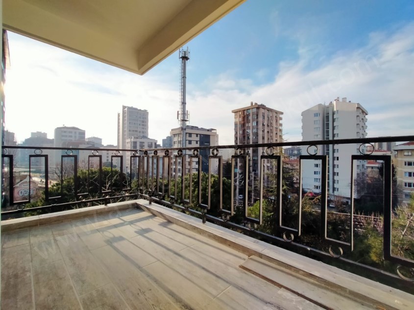 SUADİYE CADDEYE YAKIN ULTRALUX 4+1 DAİRE!!