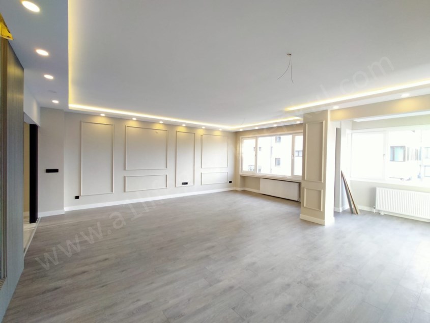 SUADİYE CADDEYE YAKIN ULTRALUX 4+1 DAİRE!!