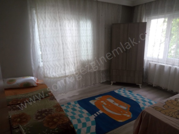 Atatürk Mah. Soma Günlük Kiralık Daire |  2+1 Oda | 105M2 Günlük 2.500Tl Eşyalı  | 2. Kat | Jeotermal | 1 Banyo | 2 Yatak Odası Resim-3