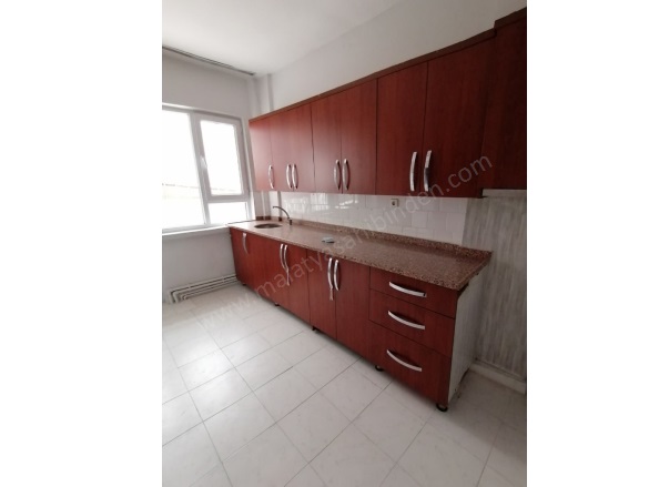 Koyunoğlu Mah. Yeşilyurt Satılık Daire |  3+1 Oda | 135M2 1.650.000Tl | Zemin Kat | Doğalgaz(Kombi) | 1 Banyo | 2 Yatak Odası Resim-3