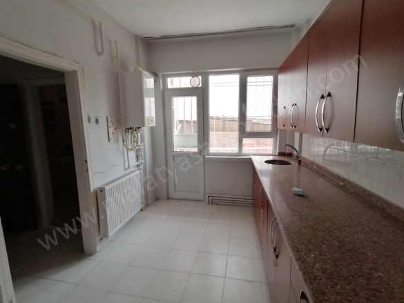 Koyunoğlu Mah. Yeşilyurt Satılık Daire |  3+1 Oda | 135M2 1.650.000Tl | Zemin Kat | Doğalgaz(Kombi) | 1 Banyo | 2 Yatak Odası Resim-4