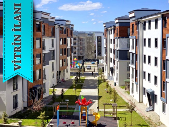 Yenişehir Mah. Kars Satılık Daire |  4+1 Oda | 215M2 5.500.000Tl  Krediye Uygun  | 3. Kat | Doğalgaz(Kombi) | 2 Banyo | 3 Yatak Odası Resim-1