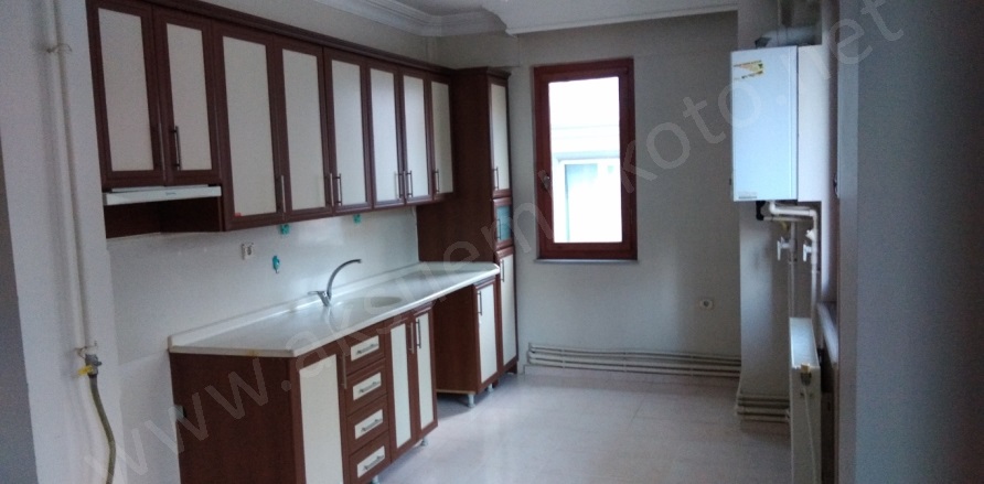 Cumhuriyet Mah. Turhal Satılık Daire |  3+1 Oda | 125M2 2.475.000Tl  Krediye Uygun  | 1. Kat | Doğalgaz(Kombi) | 1 Banyo | 3 Yatak Odası Resim-4