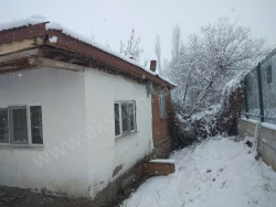 Zile İstasyon Mah. Satılık Müstakil Ev 2+1 300 M2 | Soba | 1 Banyo | 2 Yatak Odası