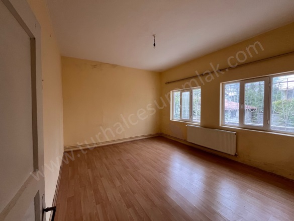 Cumhuriyet Mah. Turhal Kiralık Müstakil Ev |  2+1 Oda | 130M2 Aylık 13.000Tl | Zemin Kat | Doğalgaz(Kombi) | 1 Banyo | 1 Yatak Odası Resim-2