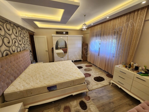 Zeybek Mah. Efeler Satılık Daire |  4+1 Oda | 277M2 12.500.000Tl  Krediye Uygun  | 2. Kat | Doğalgaz(Kombi) | 3 Banyo Resim-1