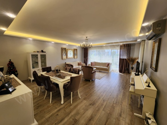 Zeybek Mah. Efeler Satılık Daire |  4+1 Oda | 277M2 12.500.000Tl  Krediye Uygun  | 2. Kat | Doğalgaz(Kombi) | 3 Banyo Resim-2