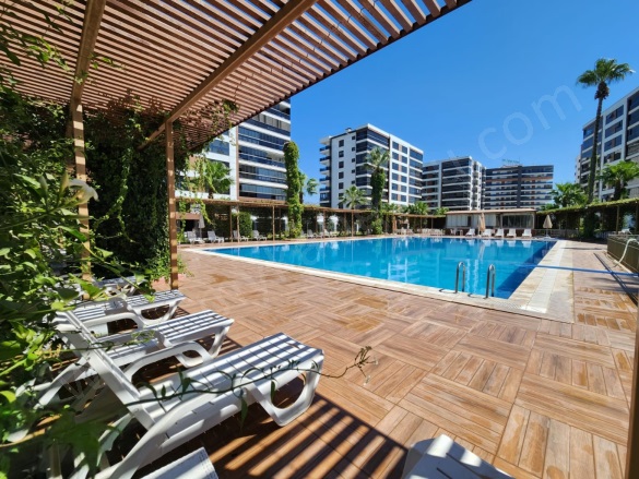 Zeybek Mah. Efeler Satılık Daire |  4+1 Oda | 277M2 12.500.000Tl  Krediye Uygun  | 2. Kat | Doğalgaz(Kombi) | 3 Banyo Resim-5