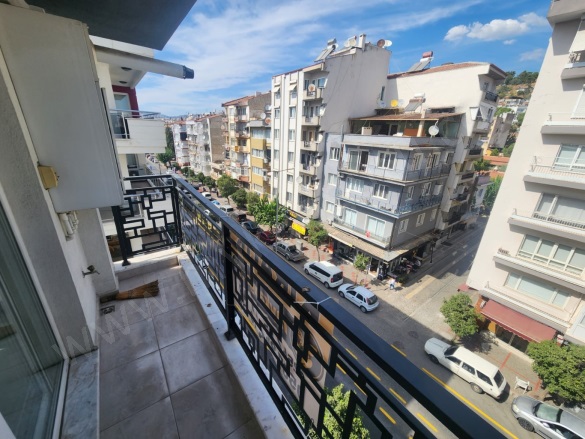 Hasanefendi-Ramazan Paşa Mah. Efeler Kiralık Daire |  2+1 Oda | 80M2 Aylık 23.000Tl | 4. Kat | Doğalgaz(Kombi) | 1 Banyo Resim-4