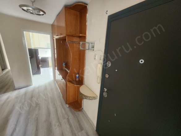 Cumhuriyet Mah. Efeler Kiralık Daire |  2+1 Oda | 120M2 Aylık 22.000Tl | 2. Kat | Doğalgaz(Kombi) | 1 Banyo Resim-4