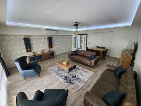 Zeybek Mah. Efeler Satılık Daire |  4+1 Oda | 250M2 12.750.000Tl  Krediye Uygun  | 1. Kat | Doğalgaz(Kombi) | 3 Banyo Resim-3