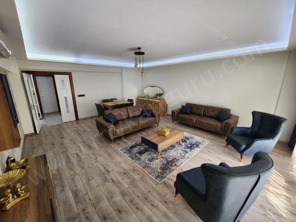 Zeybek Mah. Efeler Satılık Daire |  4+1 Oda | 250M2 12.750.000Tl  Krediye Uygun  | 1. Kat | Doğalgaz(Kombi) | 3 Banyo Resim-4