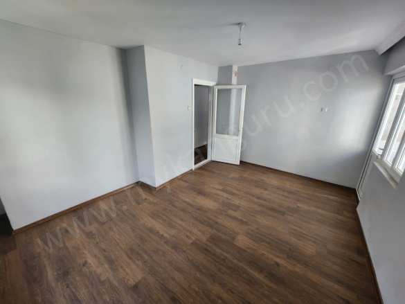 Adnan Menderes Mah. Efeler Kiralık Daire |  2+1 Oda | 100M2 Aylık 15.000Tl | Yarı Bordum | 1 Banyo Resim-2