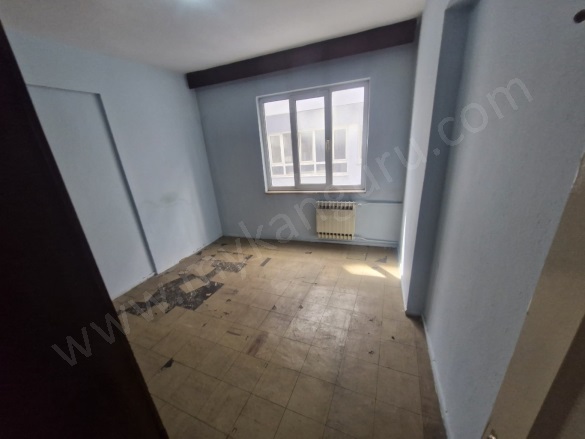 Kurtuluş Mah. Efeler Satılık Daire |  3+1 Oda | 120M2 3.900.000Tl  Krediye Uygun  | 2. Kat | Merkezi Isınma | 1 Banyo Resim-3