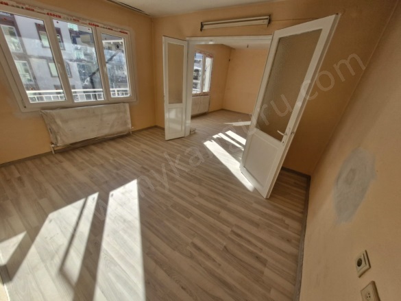 Girne Mah. Efeler Kiralık Daire |  2+1 Oda | 95M2 Aylık 21.000Tl | 3. Kat | Doğalgaz(Kombi) | 1 Banyo Resim-2