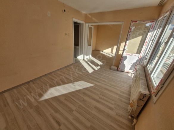 Girne Mah. Efeler Kiralık Daire |  2+1 Oda | 95M2 Aylık 21.000Tl | 3. Kat | Doğalgaz(Kombi) | 1 Banyo Resim-3