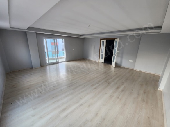 Zeybek Mah. Efeler Kiralık Daire |  4+2 Oda | 210M2 Aylık 35.000Tl | 2. Kat | Doğalgaz(Kombi) | 3 Banyo Resim-3