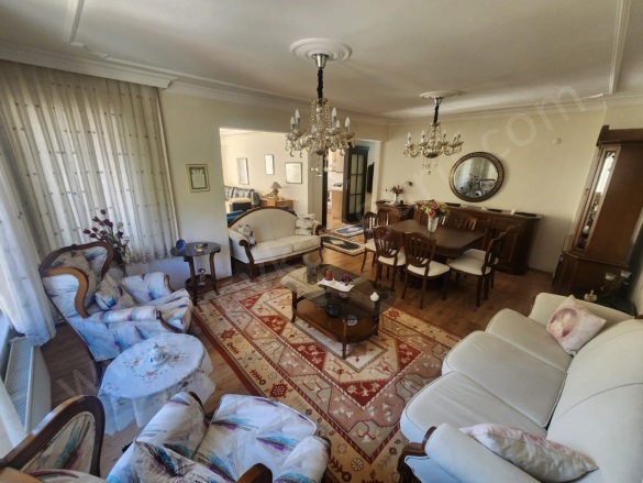 Kurtuluş Mah. Efeler Satılık Daire |  3+1 Oda | 130M2 4.250.000Tl | 3. Kat | Doğalgaz(Kombi) | 1 Banyo Resim-3