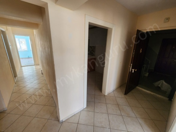 Meşrutiyet Mah. Efeler Kiralık Daire |  3+1 Oda | 135M2 Aylık 17.000Tl | 4. Kat | Soba | 1 Banyo Resim-3