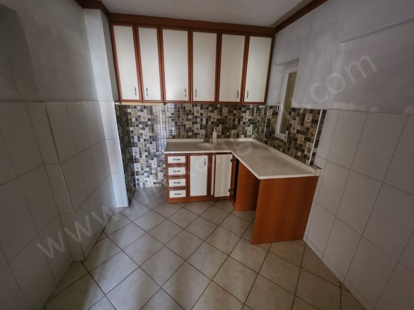 Meşrutiyet Mah. Efeler Kiralık Daire |  3+1 Oda | 135M2 Aylık 17.000Tl | 4. Kat | Soba | 1 Banyo Resim-4