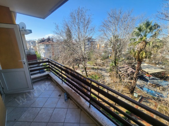 Meşrutiyet Mah. Efeler Kiralık Daire |  3+1 Oda | 135M2 Aylık 19.000Tl | 4. Kat | Doğalgaz(Kombi) | 1 Banyo Resim-3