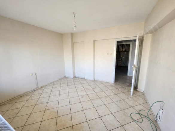 Meşrutiyet Mah. Efeler Kiralık Daire |  3+1 Oda | 135M2 Aylık 19.000Tl | 4. Kat | Doğalgaz(Kombi) | 1 Banyo Resim-4