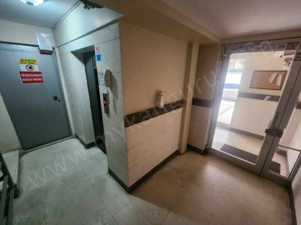 Satılık Daire Zafer Mahallesinde 2+0 55M² Ara Kat 1+1 Efeler