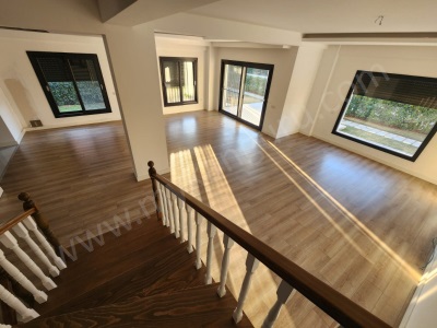 Satılık Villa Kuyulu Mahde Site İçerisinde 5+1 Efeler Mah