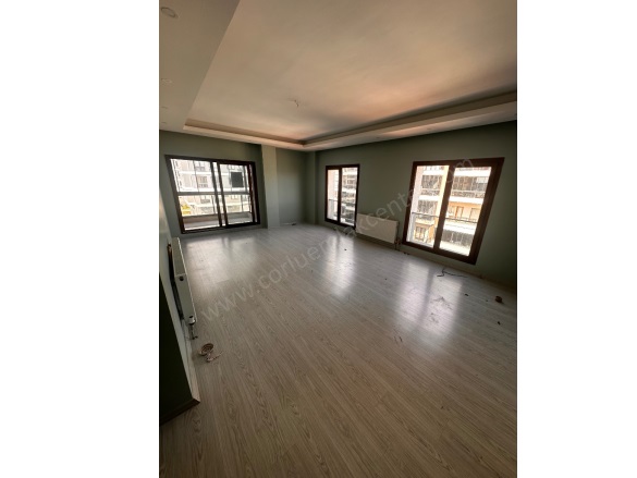 Kazımiye Mah. Çorlu Kiralık Daire |  3+1 Oda | 150M2 Aylık 45.000Tl  Krediye Uygun  | 3. Kat | Doğalgaz(Kombi) | 2 Banyo | 1 Yatak Odası Resim-3