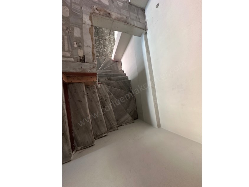 KEMALETTİNDE İŞLEK CADDE ÜZERİ SATILIK DÜKKN