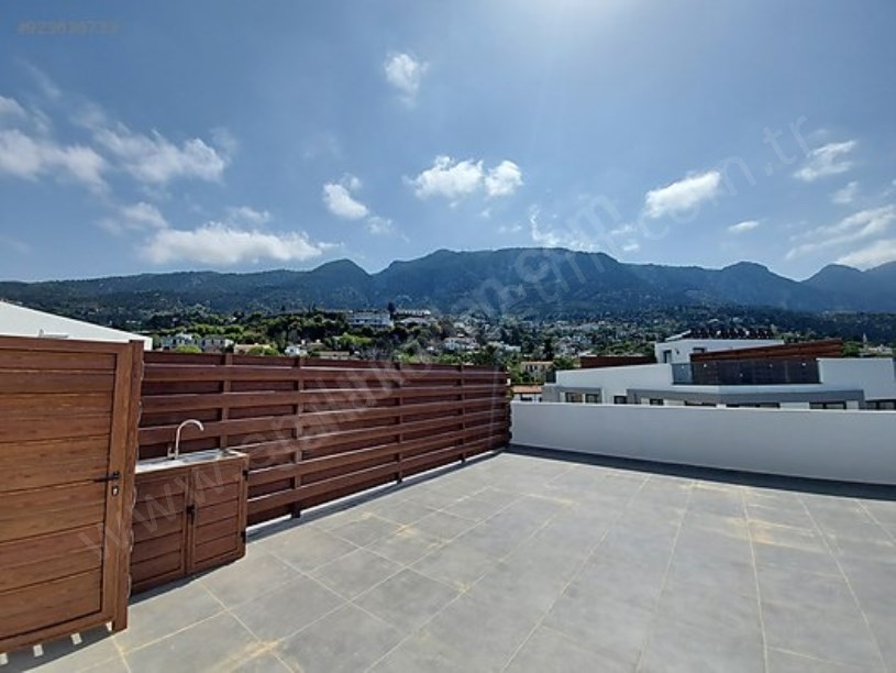 Kıbrıs Girne Laptada Deniz Manzaralı 2+1 Havuzlu Sitede Sıfır