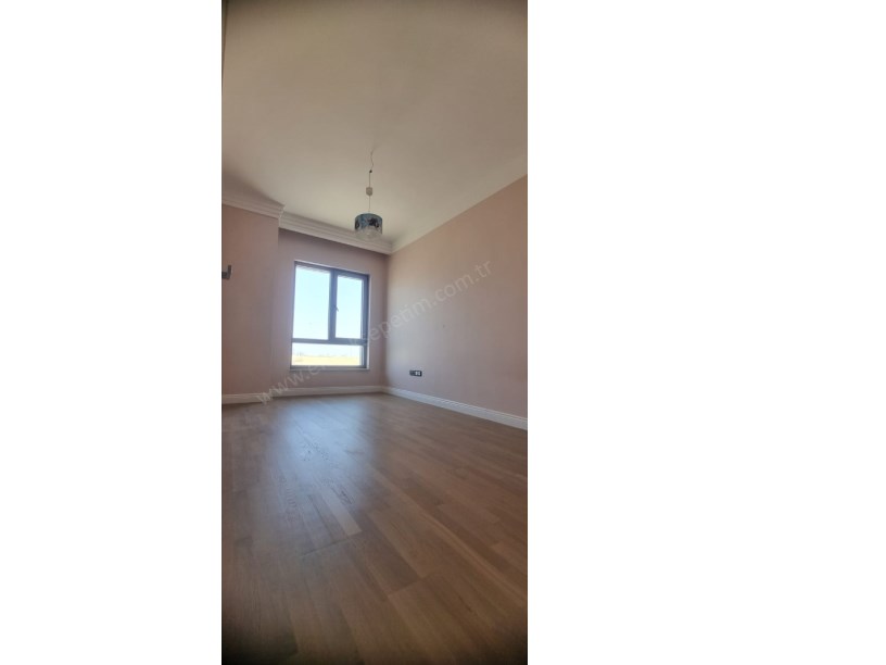 İKRA TOWERDA GÖL MANZARALI FIRSAT DAİRE