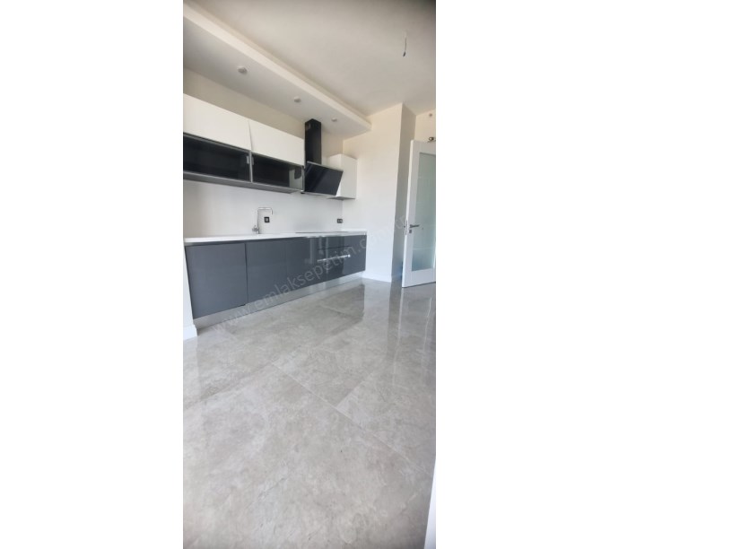 İKRA TOWERDA GÖL MANZARALI FIRSAT DAİRE