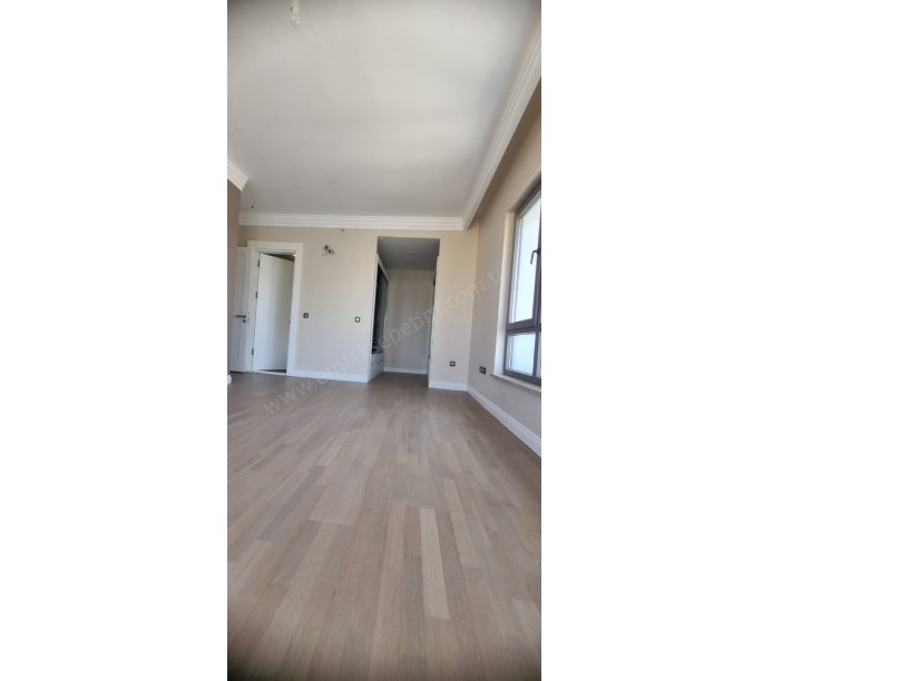 İKRA TOWERDA GÖL MANZARALI FIRSAT DAİRE