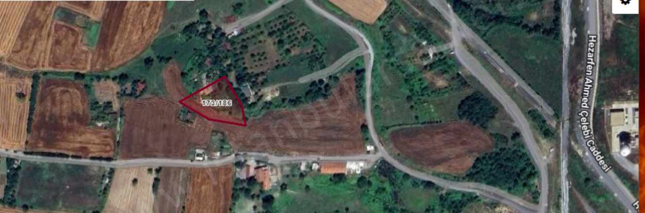 Arnavutköy Tayakadın Satılık Tarla Arsa 237 M2 Evlerin Yakını Yolu Var Mah