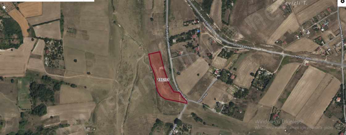 Arnavutköy Tayakadın Satılık Tarla Arsa 220 M2 Caddeye Yakın Yolu Var Hisseli Mah