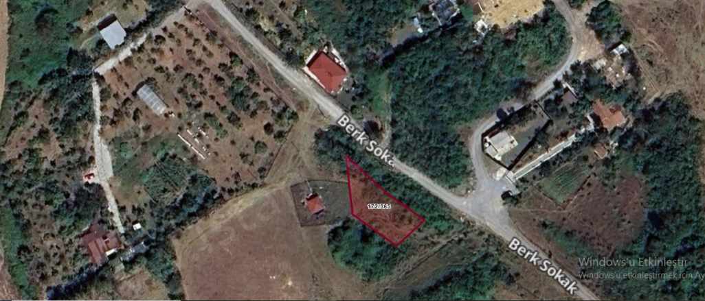 Arnavutköy Tayakadın Satılık Arsa 427 M2 Müstakil Merkezde Yolu Var Mah