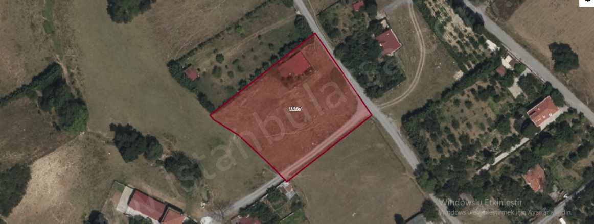 Arnavutköy Tayakadın Satılık Tarla Arsa 212 M2 Merkezde Hisseli Yolu Var Mah